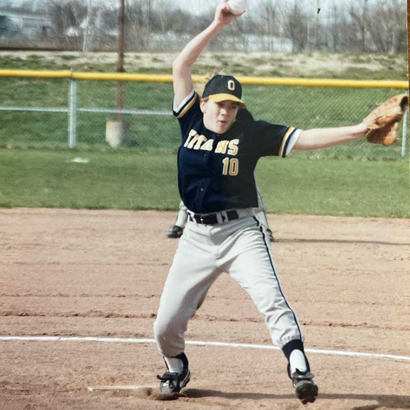 Laura Oldham Pitching O-G Softball, Laura mid-pitch